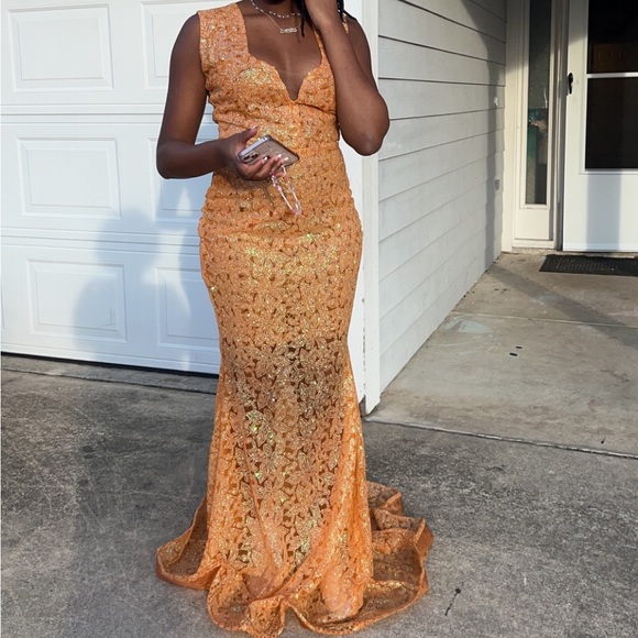 Custom made dress designed by Ghanaian celebrity designer Mimmy Yeboah. - Picture 5 of 5